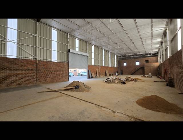 520M² WAREHOUSE TO LET IN SEBENZA